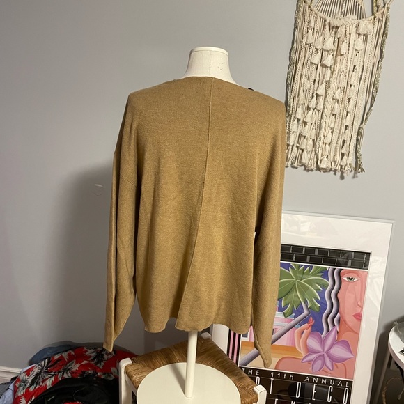 H&M v neck knit sweater - Picture 2 of 4